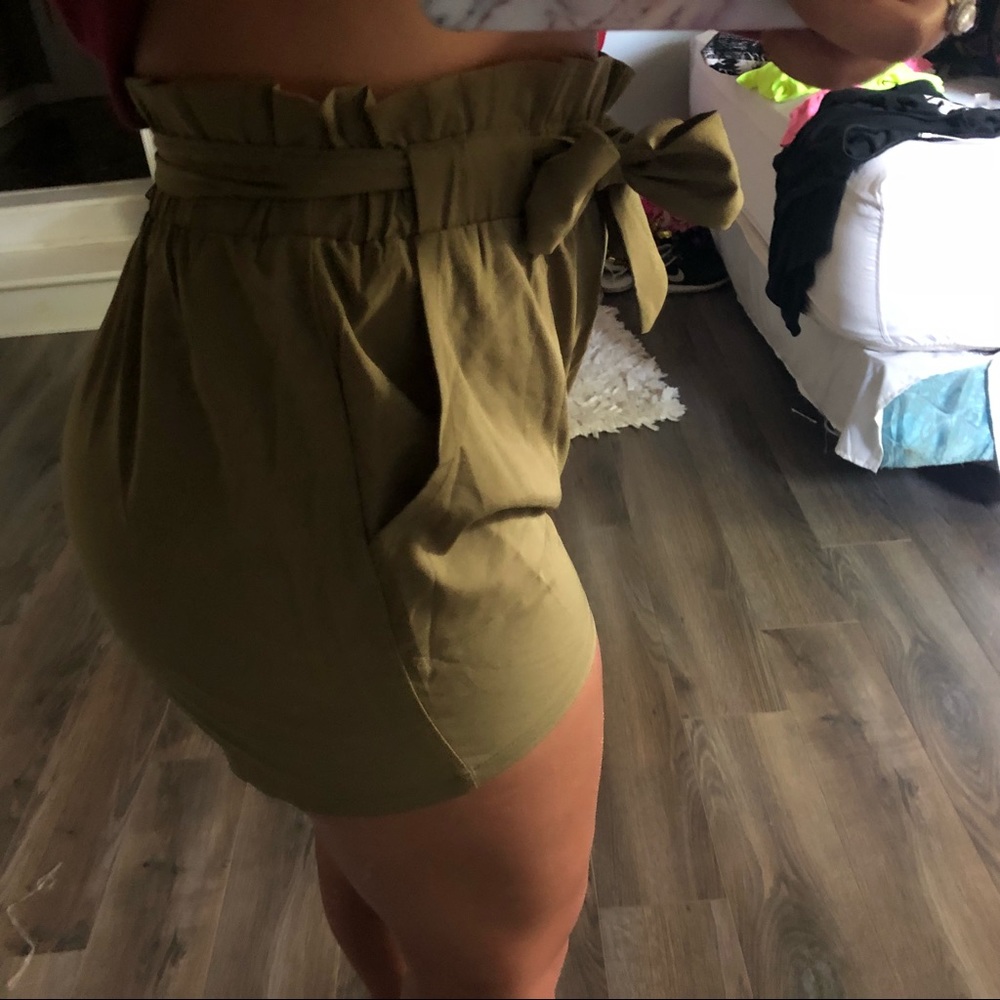Olive green tie front shorts💚
